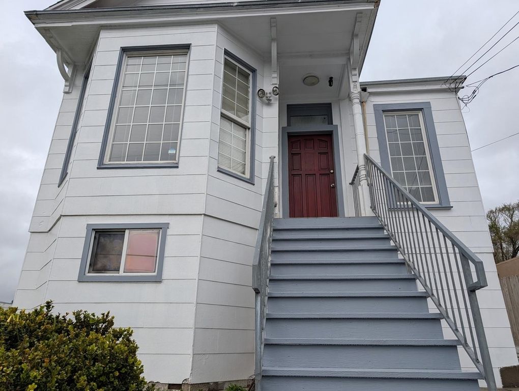 Image 3 of property listing at 286 286 Sagamore ST, San Francisco, CA 94112