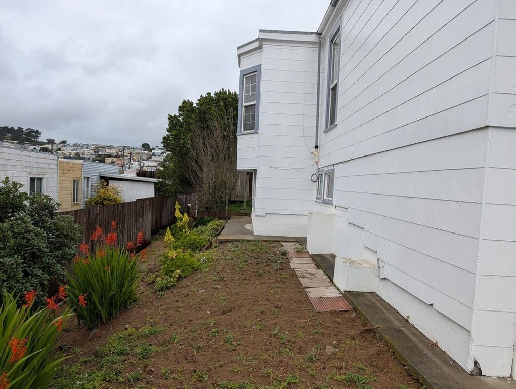 Image 4 of property listing at 286 286 Sagamore ST, San Francisco, CA 94112
