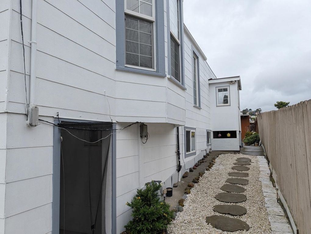 Image 5 of property listing at 286 286 Sagamore ST, San Francisco, CA 94112