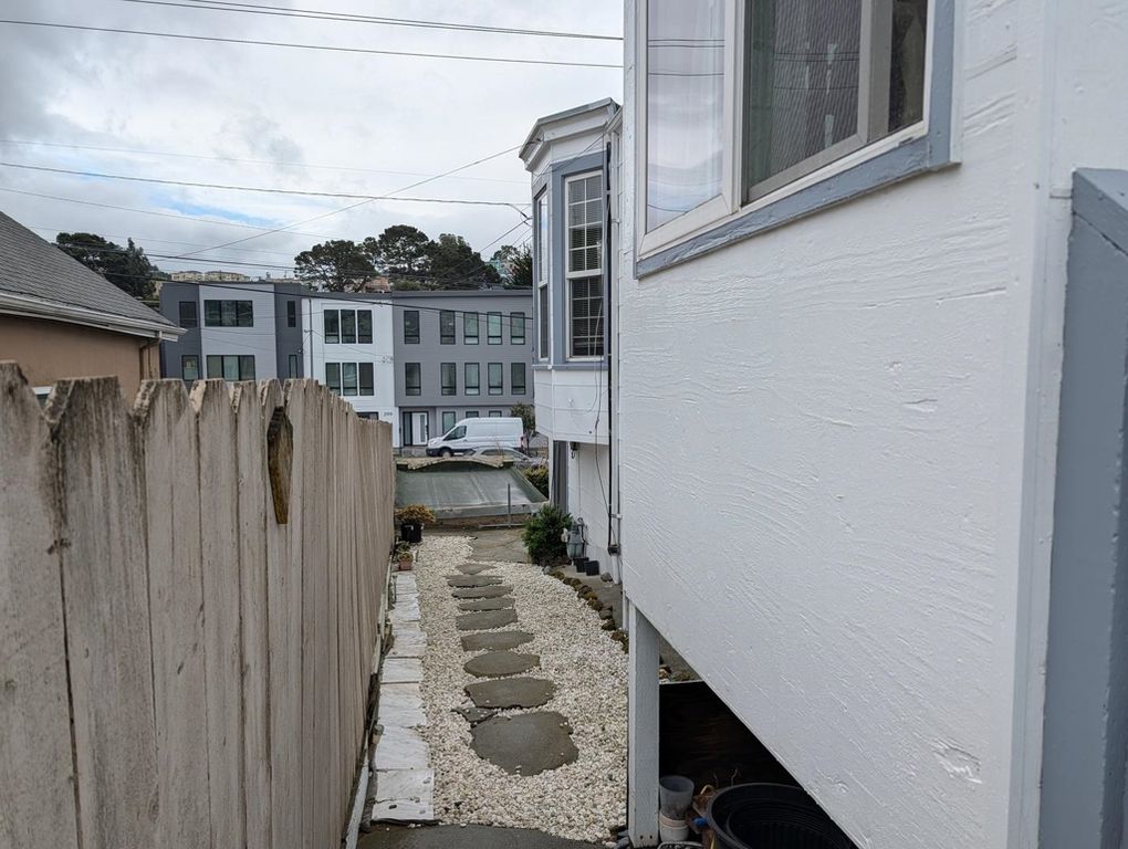 Image 8 of property listing at 286 286 Sagamore ST, San Francisco, CA 94112