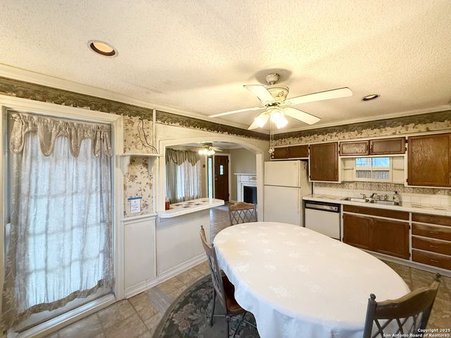 1205 W pyron, San Antonio, TX 78211