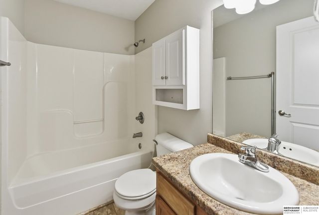 14663 Boyd Plaza, Omaha, NE 68116