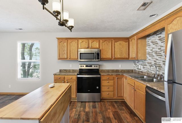 14663 Boyd Plaza, Omaha, NE 68116