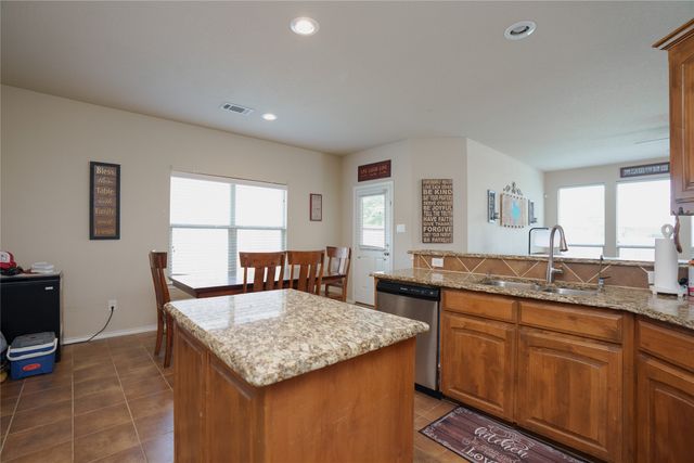 3300 Stonecrop Trail, Denton, TX 76226