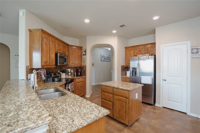 3300 Stonecrop Trail, Denton, TX 76226
