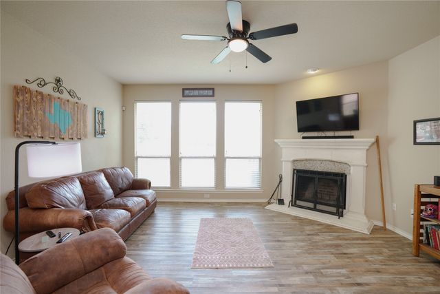 3300 Stonecrop Trail, Denton, TX 76226