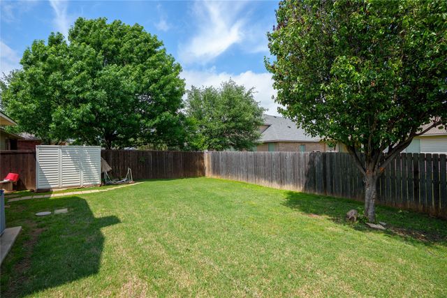 3300 Stonecrop Trail, Denton, TX 76226