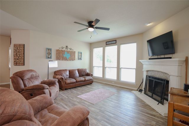 3300 Stonecrop Trail, Denton, TX 76226