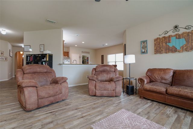 3300 Stonecrop Trail, Denton, TX 76226