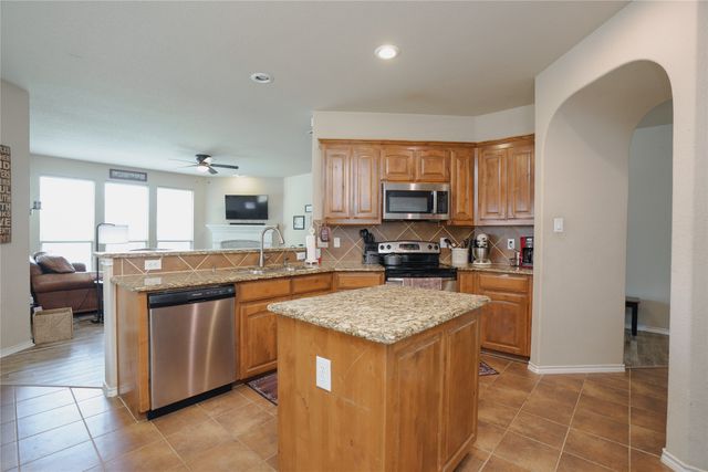 3300 Stonecrop Trail, Denton, TX 76226