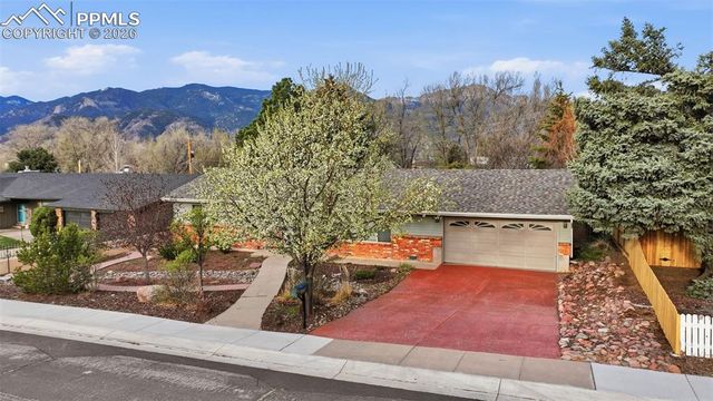 1114 Pioneer Lane, Colorado Springs, CO 80904
