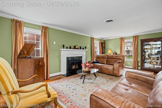 938 LAKEPOINTE STREET, Grosse Pointe Park, MI 48230