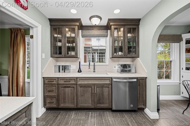 938 LAKEPOINTE STREET, Grosse Pointe Park, MI 48230