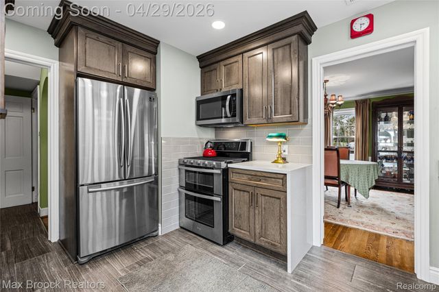 938 LAKEPOINTE STREET, Grosse Pointe Park, MI 48230