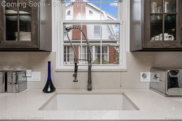 938 LAKEPOINTE STREET, Grosse Pointe Park, MI 48230