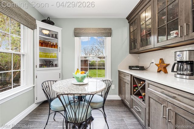 938 LAKEPOINTE STREET, Grosse Pointe Park, MI 48230