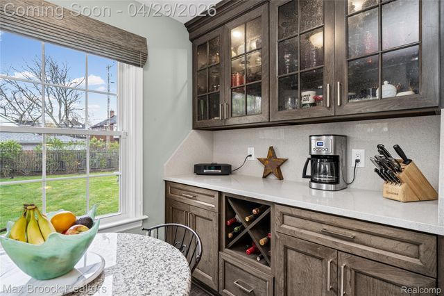 938 LAKEPOINTE STREET, Grosse Pointe Park, MI 48230