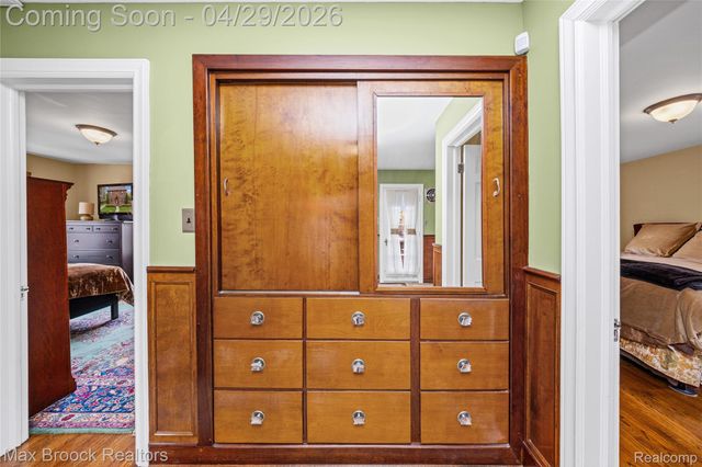 938 LAKEPOINTE STREET, Grosse Pointe Park, MI 48230