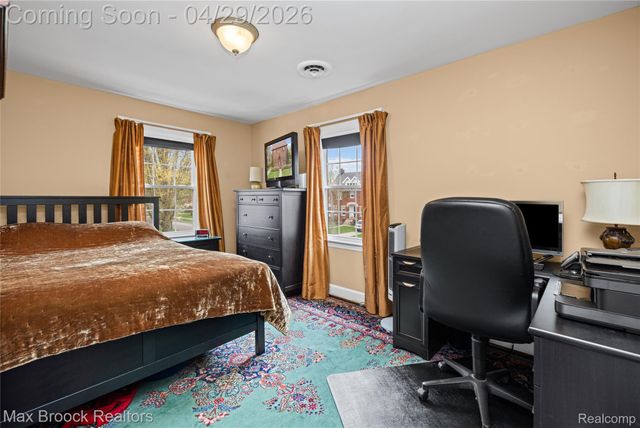 938 LAKEPOINTE STREET, Grosse Pointe Park, MI 48230