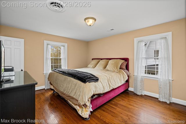 938 LAKEPOINTE STREET, Grosse Pointe Park, MI 48230