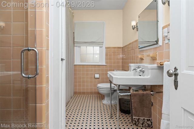 938 LAKEPOINTE STREET, Grosse Pointe Park, MI 48230