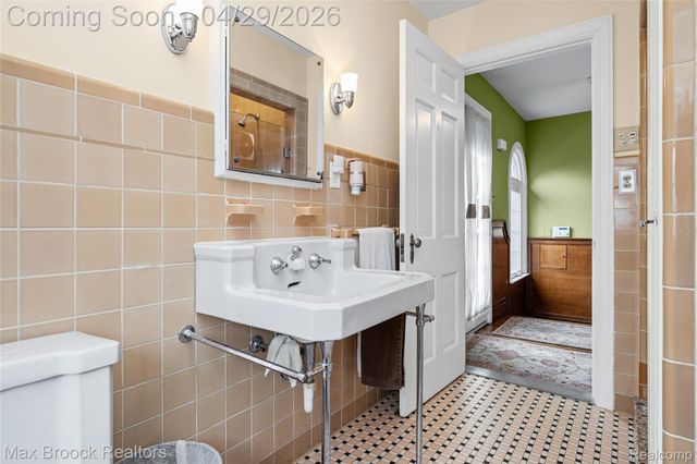 938 LAKEPOINTE STREET, Grosse Pointe Park, MI 48230