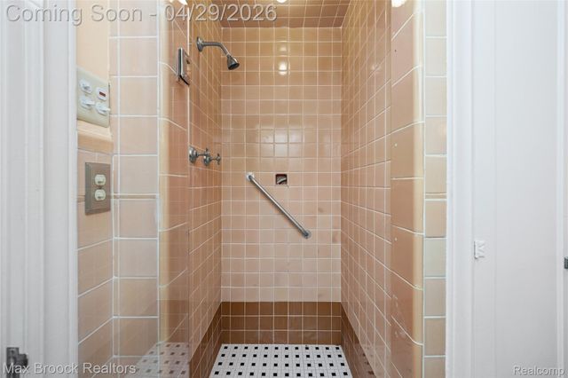 938 LAKEPOINTE STREET, Grosse Pointe Park, MI 48230