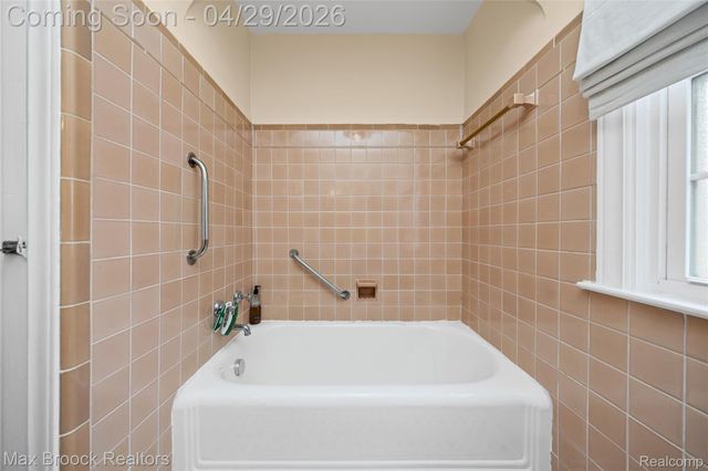 938 LAKEPOINTE STREET, Grosse Pointe Park, MI 48230