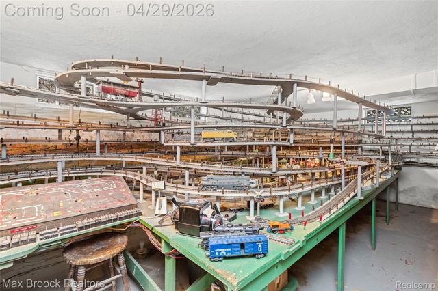 938 LAKEPOINTE STREET, Grosse Pointe Park, MI 48230