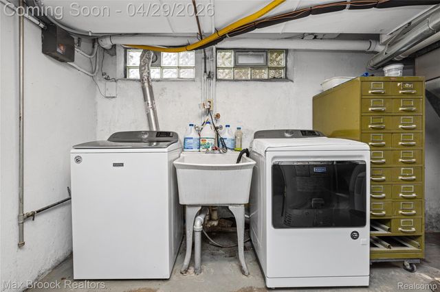 938 LAKEPOINTE STREET, Grosse Pointe Park, MI 48230