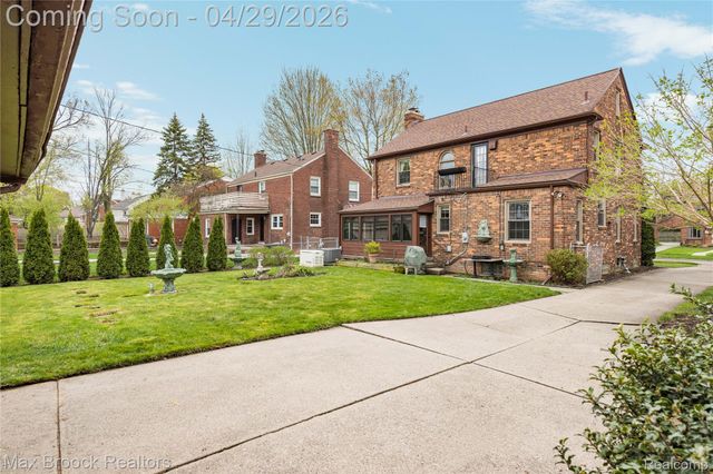 938 LAKEPOINTE STREET, Grosse Pointe Park, MI 48230