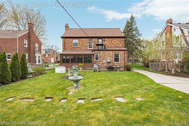 938 LAKEPOINTE STREET, Grosse Pointe Park, MI 48230