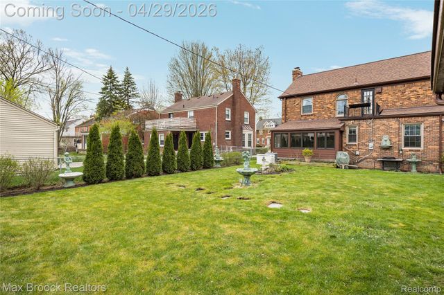 938 LAKEPOINTE STREET, Grosse Pointe Park, MI 48230