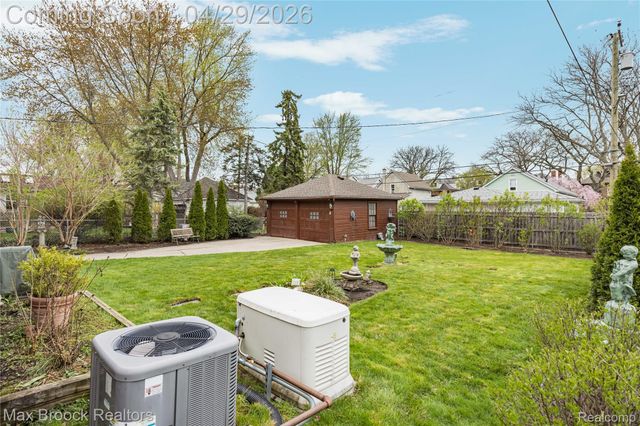 938 LAKEPOINTE STREET, Grosse Pointe Park, MI 48230