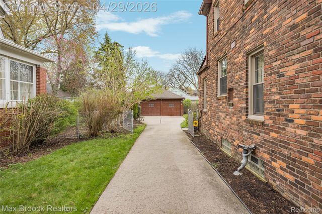 938 LAKEPOINTE STREET, Grosse Pointe Park, MI 48230