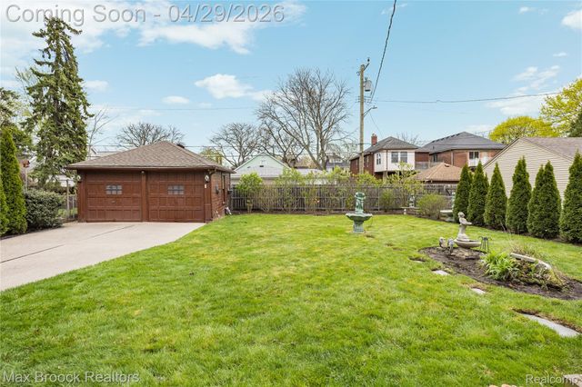 938 LAKEPOINTE STREET, Grosse Pointe Park, MI 48230