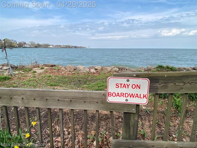 938 LAKEPOINTE STREET, Grosse Pointe Park, MI 48230