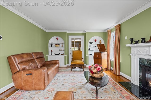 938 LAKEPOINTE STREET, Grosse Pointe Park, MI 48230