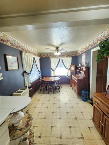 3136 E Bardsley Avenue SE, Tulare, CA 93274