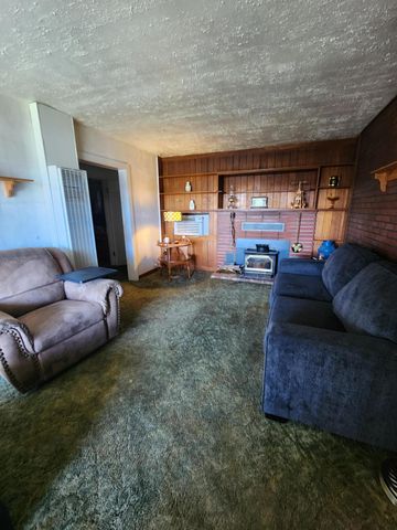 3136 E Bardsley Avenue SE, Tulare, CA 93274