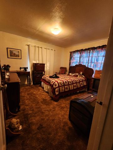 3136 E Bardsley Avenue SE, Tulare, CA 93274