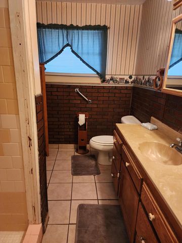 3136 E Bardsley Avenue SE, Tulare, CA 93274