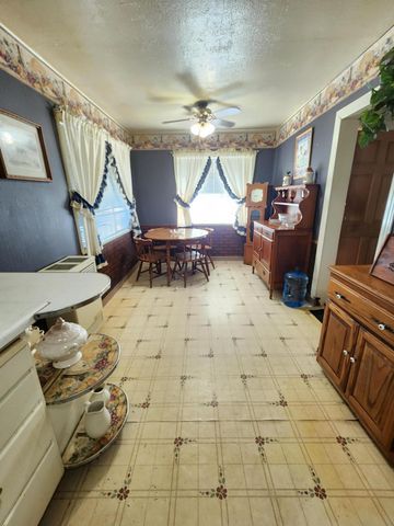 3136 E Bardsley Avenue SE, Tulare, CA 93274