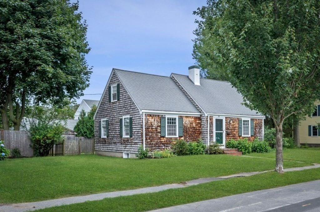 24 Hereford Road, Marblehead, MA 01945