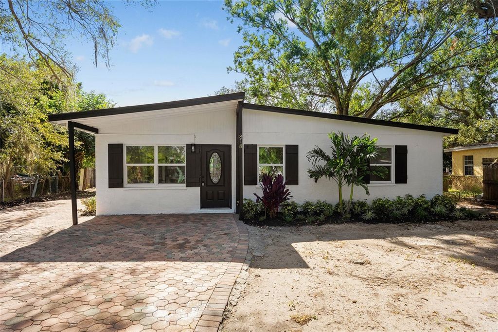 Image 2 of property listing at 818 28TH STREET CIRCLE E, Bradenton, FL 34203