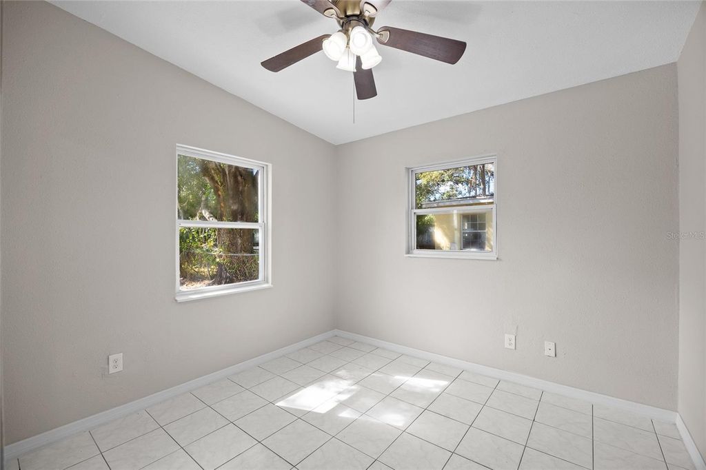 Image 12 of property listing at 818 28TH STREET CIRCLE E, Bradenton, FL 34203
