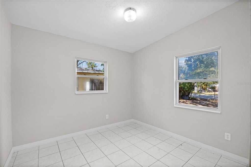 Image 14 of property listing at 818 28TH STREET CIRCLE E, Bradenton, FL 34203