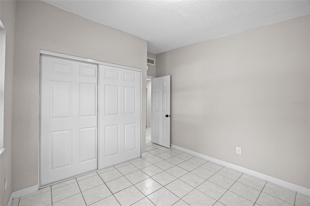 Image 15 of property listing at 818 28TH STREET CIRCLE E, Bradenton, FL 34203