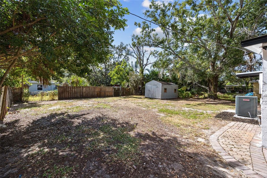 Image 21 of property listing at 818 28TH STREET CIRCLE E, Bradenton, FL 34203