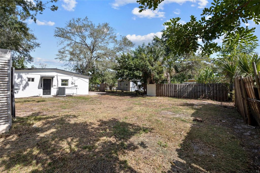 Image 22 of property listing at 818 28TH STREET CIRCLE E, Bradenton, FL 34203